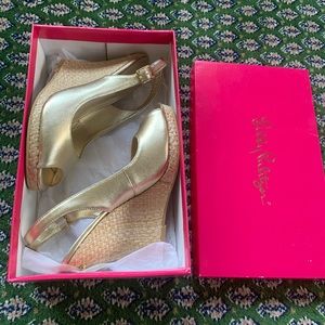 NWT Gold Lilly Pulitzer Kristin Wedge size 9